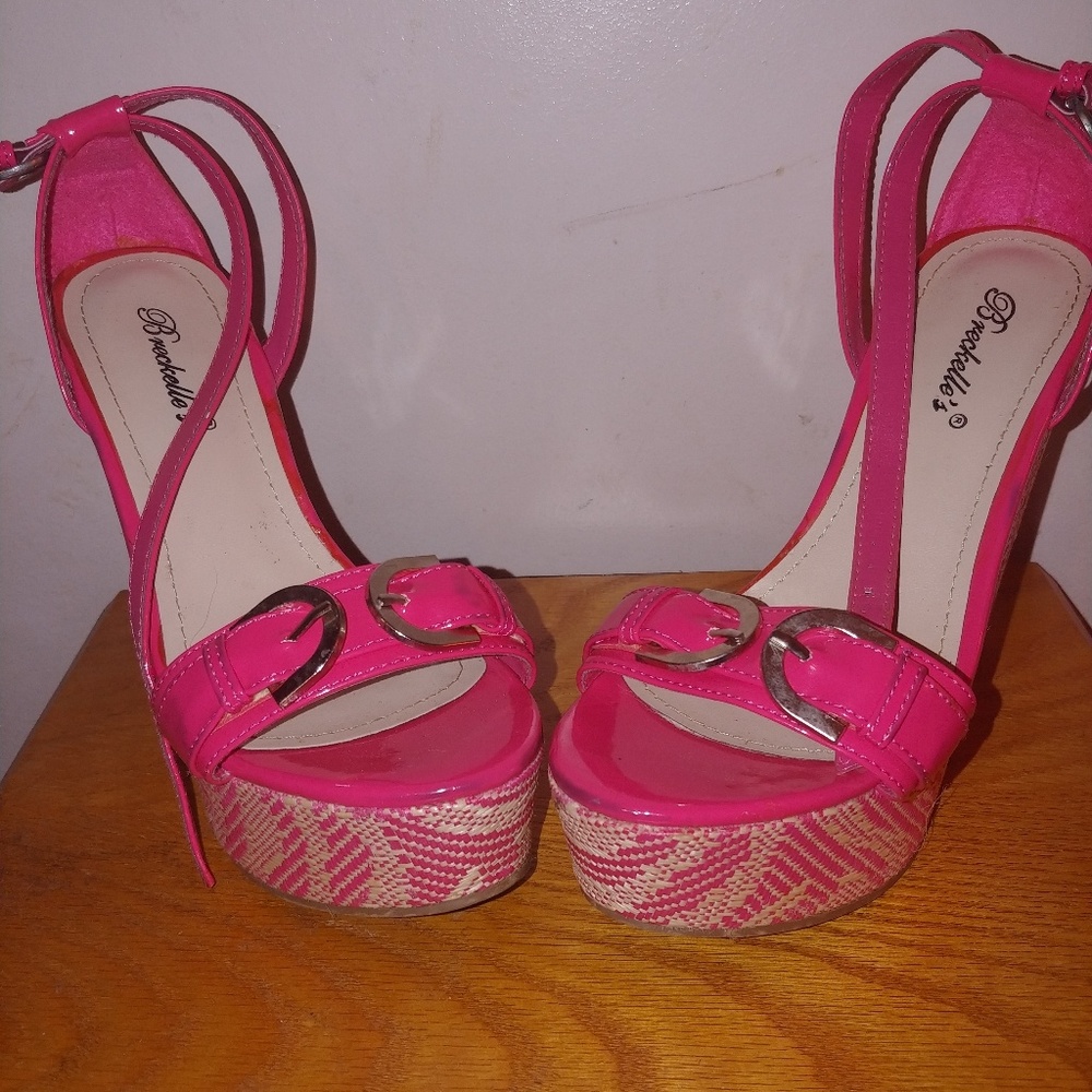 Cute and sexy hot pink wedges!!